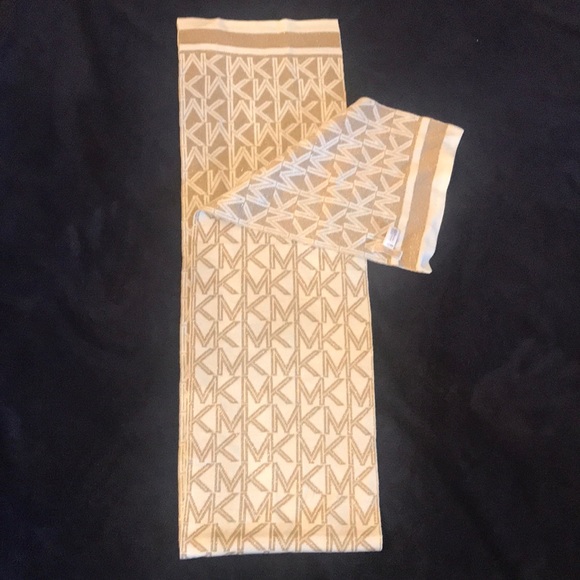 NWOT Micheal Kors scarf - Picture 4 of 6